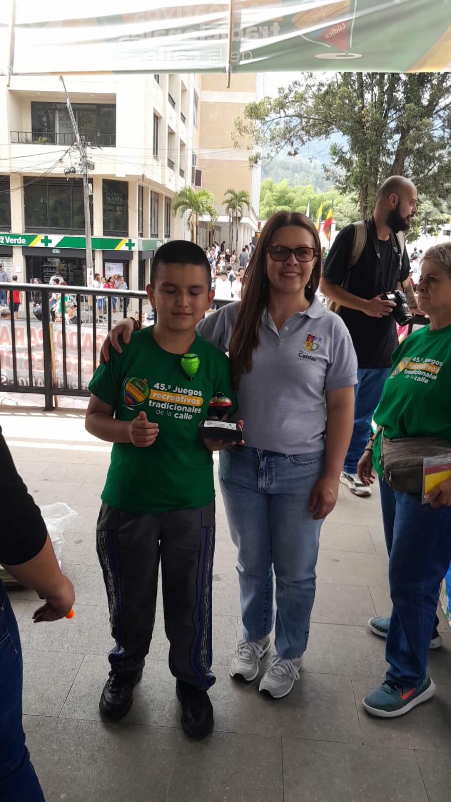 Nuestros estudiantes brillan en los Juegos Recreativos y Tradicionales de la Calle